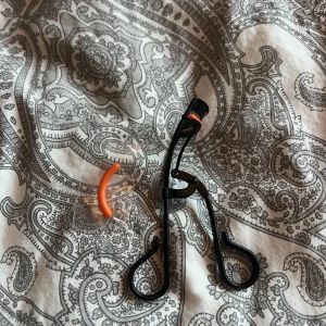 LH cosmetics  - Lh cosmetics fransböjare. Aldrig använd. Har ej kvar kartongen.