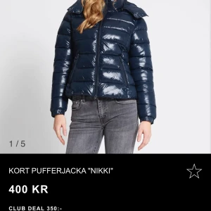 Oanvänd puffer-jacka nikki - Helt ny jacka med lappen kvar från lager 157, blå. Köpte fel storlek så säljer nu denna.