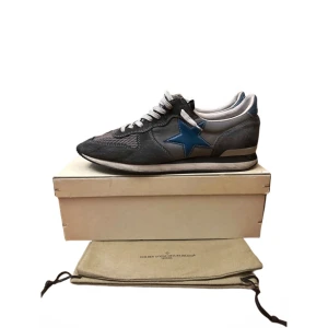 Golden goose  - Sjukt feta golden goose runners. Tveka inte på att höra av er  Skicket är 9/10  Box och Dustbag medföljer.