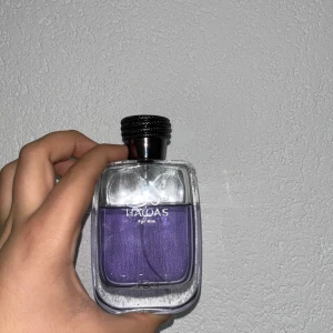 Hawas rasasi  - Hawas rasasi parfym är väldigt god och med fräsch fruktig lukt men ganska stark också så perfekt för ungdomar väl använd som ni kan se på bilden 