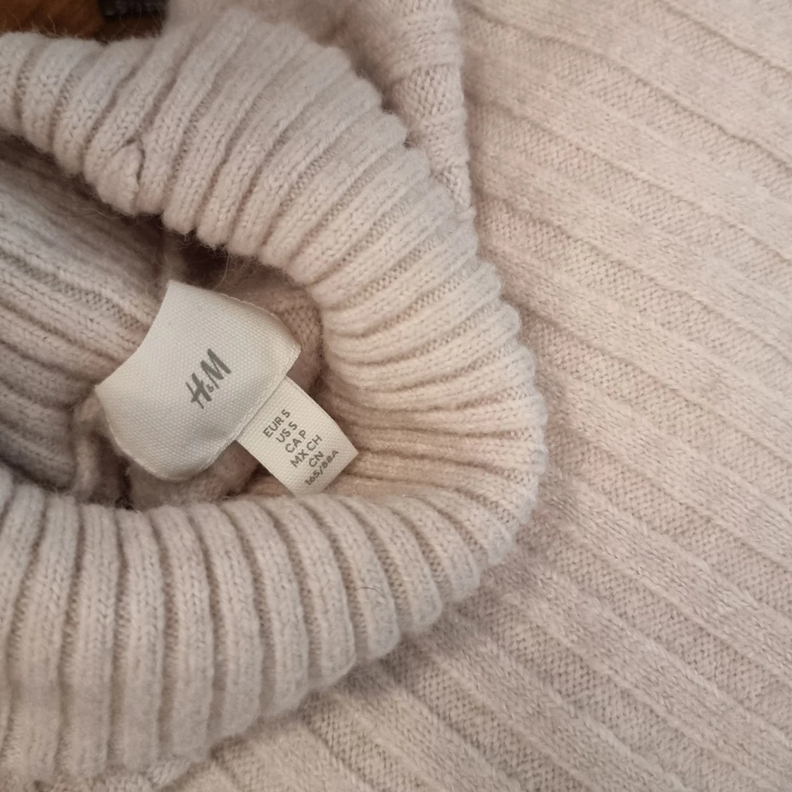Beige stickad polotröja från H&M - 91