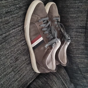 Moncler skor  - Feta gröna Moncler skor strl 42.5 pris går absolut att diskutera.