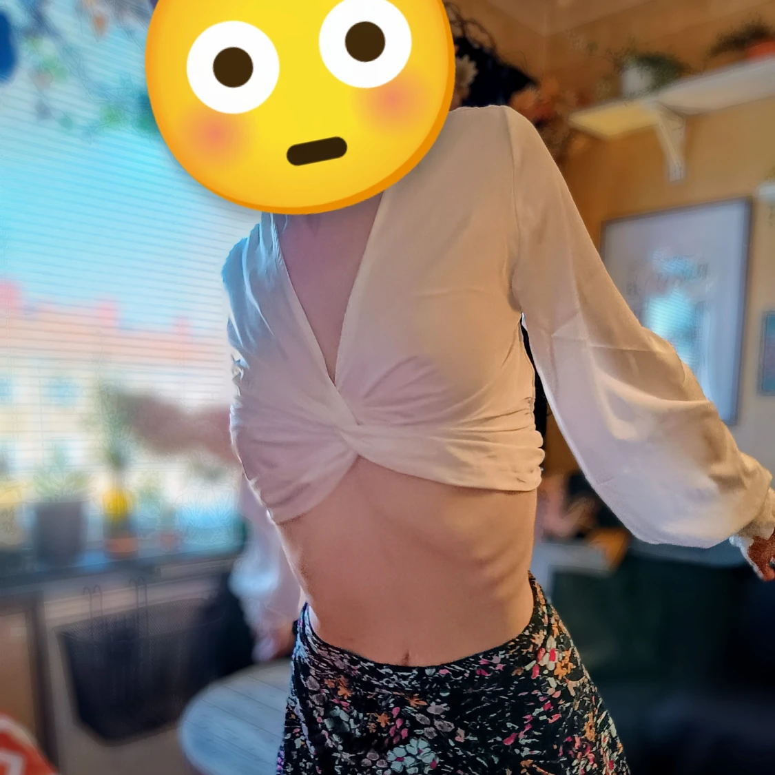 Elegant och tidlös grädd vit blus i siden 