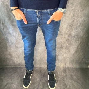 Replay anbass jeans  - // Replay anbass jeans | Storlek W30/L32 | Benlängd: 102cm / Midja: 39cm | Nypris runt 1800kr | Kontakta för fler frågor eller funderingar // Deluxecloset