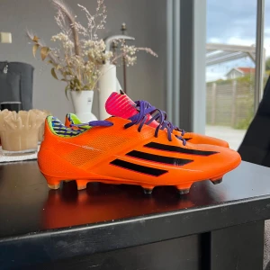 Adidas F50 - Adidas F50 ”Samba pack” från 2014🔥 Storlek 41 1/3, mycket fint skick! Skriv vid intresse!