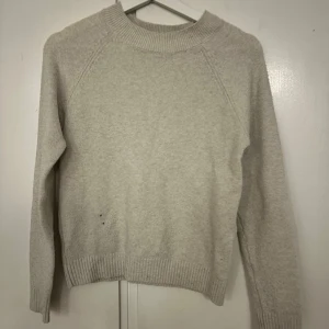 Stickad tröja  - Superfin stickad tröja från vero Moda! 