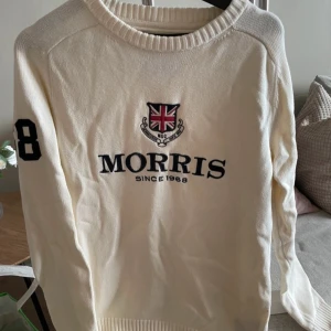 Snygg stickad morris tröja - En riktigt snygg stickad morris tröja som inte riktigt kommit till användning och redo för ny användare!