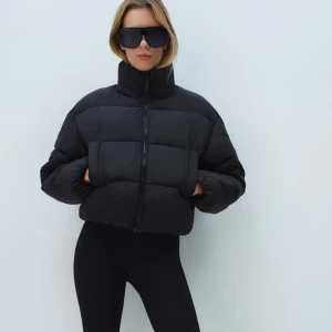 puffer jacket - Säljer min svarta puffer jacket från hm eftersom det inte kommer till användning längre, slutsåld i xxs, xs, s.