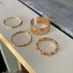 Guldringar - Rostfria guldringar från H&M. Ordinarie pris:199kr