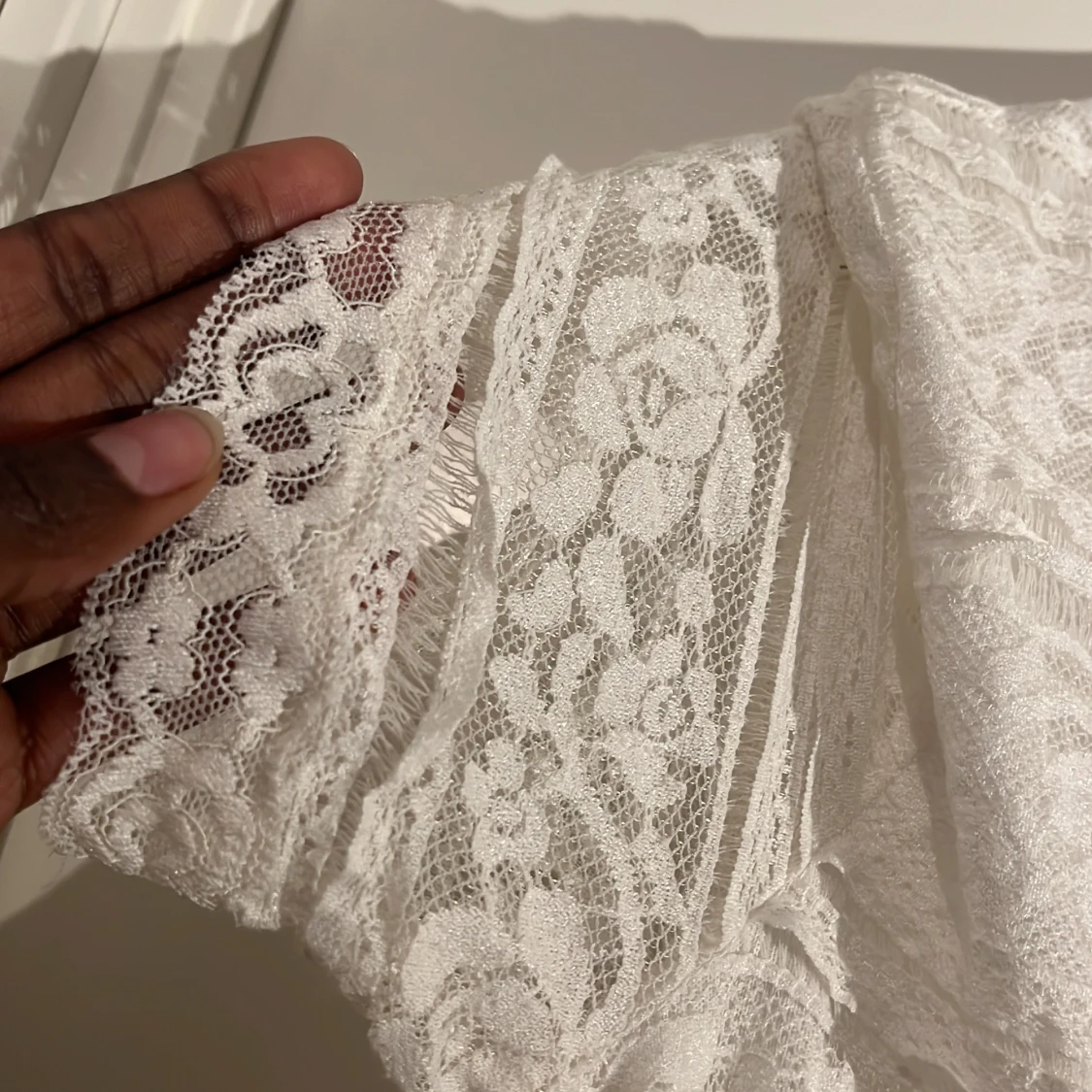 Blommig vit tröja  - 91