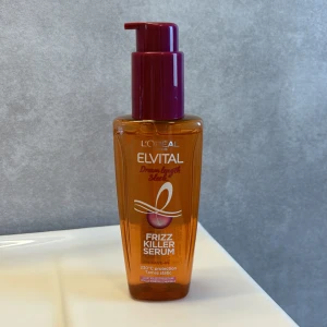 Hår Serum! - Nyinköpt hårserum mot frizzigt hår! Förväxla inte denna produkt med en hårolja, det är ett serum. Säljs pågrund av felköp.