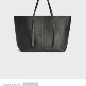 Malene Birger väska - Säljer en Malene Birger väska, nypris 4200. Finns märken av användning men inget man ser tydligt. Skickar gärna mer bilder vid intresse! 