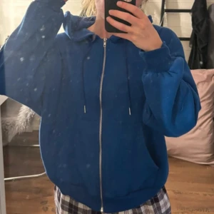 Blå zip tröja  - Använd få gånger 
