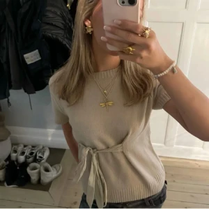 Zara tröja  - Jättefin zara tröja som tyvärr inte kommer till användning, har aldrig använt den! 