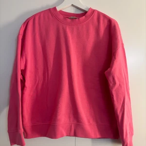 Rosa sweatshirt  - Rosa sweatshirt från Ellos, strl 34/36. Passar xs/s. 50 kr + frakt🌟