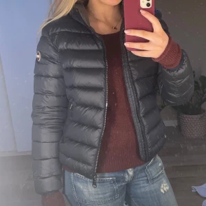 Colmar jacka - Så så fin colmar jacka i riktigt bra skick! Har använts några gånger och köptes här på Plick för nått år sen. Hör av dig om du har några frågor eller så💓