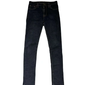 Nudie jeans - Har dessa 8/10 skick nudie jeansen med twill navy färg. Hör av er vid intresse  Nypris:1700