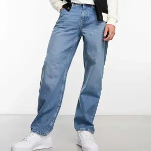 Riktigt snygga jeans från märket New Look, helt nya med prislappen kvar! Säljer då dom aldrig kommit till användning hos mig :) W36 L30 Nypris: 419kr