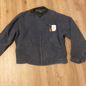 Vintage 90s carhartt jacka - Fodrad jacka, storlek är lite oklart, lite använd 