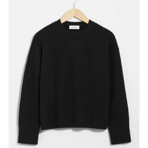 Other stories tröja - Stickad tröja som tyvärr är lite nopprig men fortfarande fin! Skriv för egna bilder💖