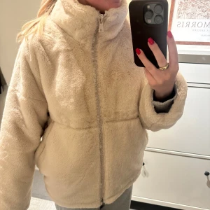 Jacka Åhléns  - Jacka från Åhléns. Säljer pga inte kommer till användning. 🩷