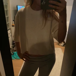Stickad tröja - Super fin stickad tröja från zara som ej används❣️