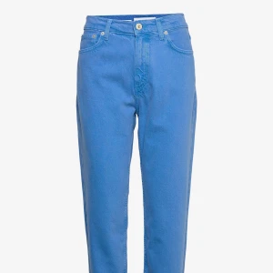 Mango jeans - Mom jeans från Mango. Har inte kvar storleks lappen så är osäker på storleken. Men de borde va en Large/xlarge. Skriv för fler mått. 