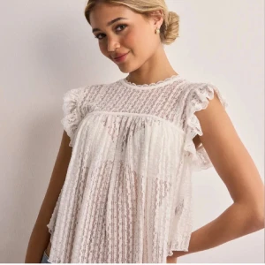 blus från nelly - säljer min blus från nelly, helt ny aldrig använt, lapp sitter kvar!💞 ordinarie pris 299kr!