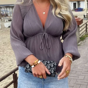 Blus - Superfin blus från Zara som är slutsåld. Bra skick!