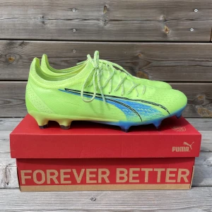Puma Ultra Ultimate FG/AG - Helt oanvända med original förpackning. Väldigt sköna och enormt lätta skor. Tunna i materialet, vilket ger en bra känsla till bollen. Nypris: 2499 kr Mitt pris: 598kr