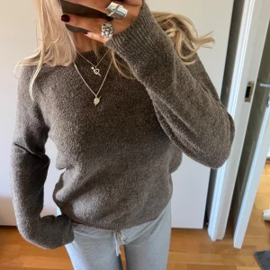 Brun stickadtröja  - Storlek XS🤎🧸 nopprig