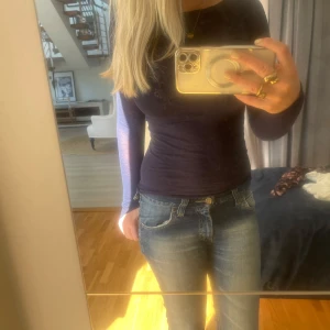 Intimissimi tröja! - Snygg andvänd intimissimi tröja, den är väl andvänd och har några hål i nedre rygg som inte syns om man har på sig den, men också en del ”maskningar”. 💓💓💓