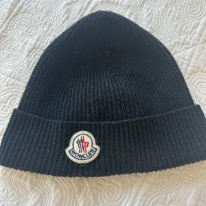 Moncler Mössa - Köpt i 2021