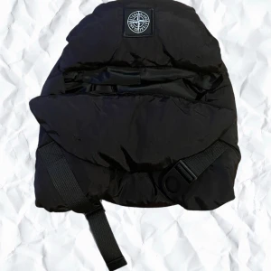 Stone Island stuvbar maskhatt - Stone Island stubar maskhatt. Skicket är 10/10, ny. Mer information, bilder och prisdiskussion i dm. 