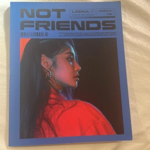 Not Friends Loona Album - Bara en photocard och album, ingen cd Skriv för mer foton Pris kan diskuteras vid snabb köp 