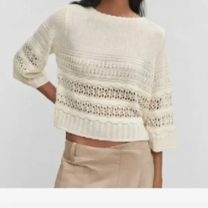 Säljer denna super söta tröja från Mango!! Fin passform men säljer pga att den inte kommer till andvändning. Storlek xs. ❤️ - Xs