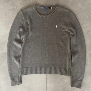 Ralph lauren - m dam. Allt är äkta solklart. Stickad grå perfekt för hösten