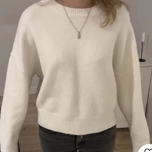 Zara stickad tröja - Bra skick. Perfekt nu till hösten o vintern.