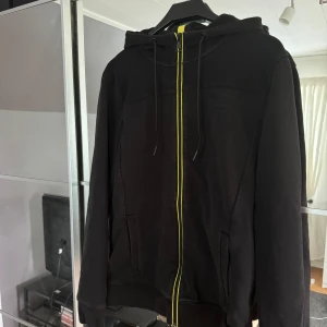 Tröja Hackett Aston Martin - Tröja Hackett Aston Martin. Stl S. Skick 9/10