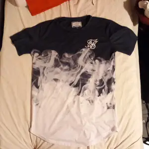 Siksilk t shirt large svar och vit 