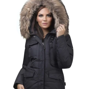 Vinterjacka - Hej, nu säljer jag min Hollister jacka storlek 36. Har inte använt den så mycket. Pälsen har jag köpt separat så det är riktigt päls. 