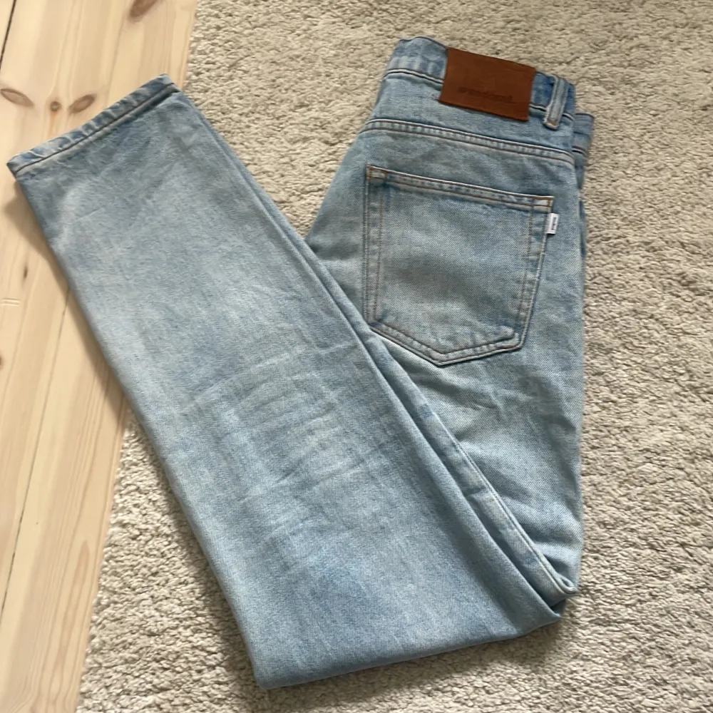 Snygga Woodbird jeans. Bra skick 8/10. Inga hål eller nått annat. Nypris 800 kr. . Jeans & Byxor.