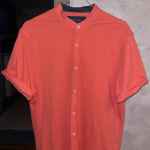 En Piké från Zara - En corall färgad piké från Zara