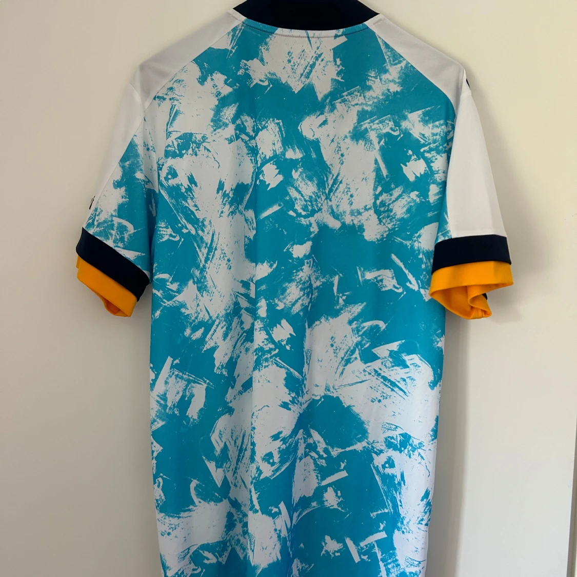 Adidas fotbollströja med blått mönster - 90