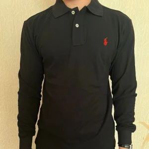  ralph lauren tröja - En fin långarmad Ralph lauren tröja i ny skick, kvitto finns inte tyvär