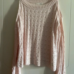 Virkad topp Odd Molly - Fin virkad tröja med öppna axlar i laxrosa aldrig använd. 