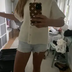 Säljer mina ljusblåa jeansshorts från Pull & Bear i storlek 36. Säljer då de är för små för mig 