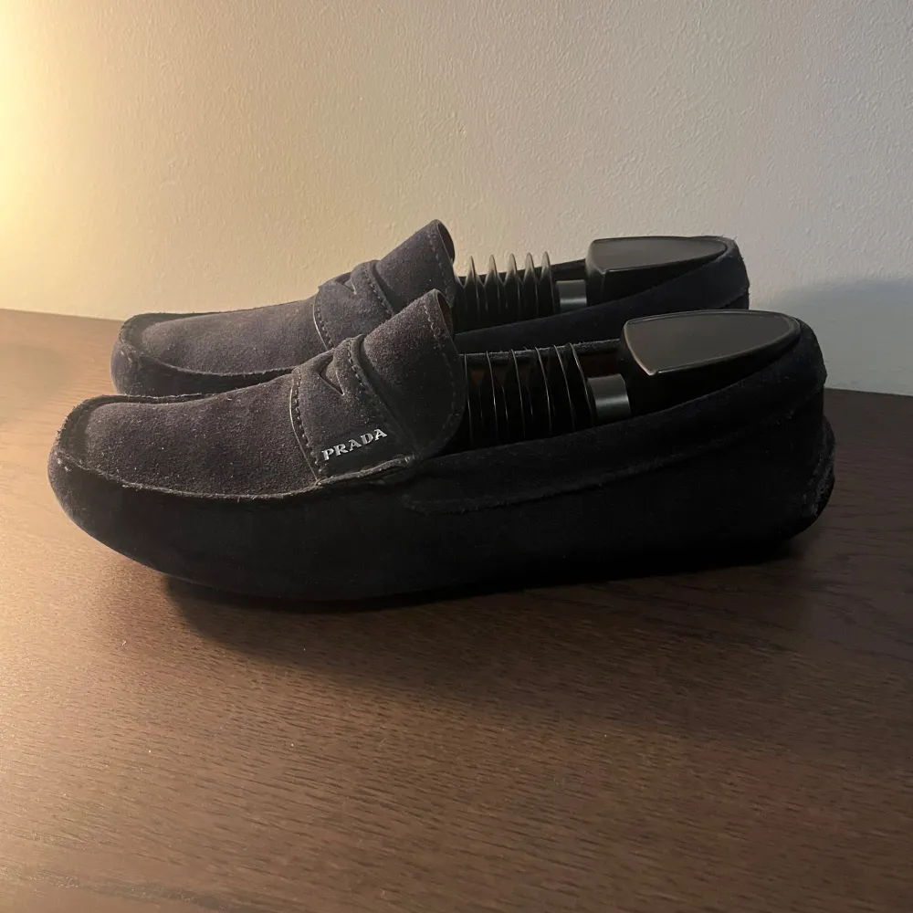 Riktigt snygga prada loafers | Skick ~ 8,5/10 | Storlek 42 | Extremt bra pris, självfallet äkta / Mvh. Skor.