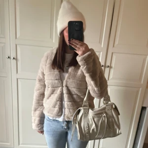 Pälsjacka ( intressekoll ) - Nyskick💓 Pris går att diskuteras