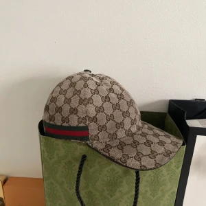 Gucci keps BYTER! - Byter mot den beige blåa och svarta modellen